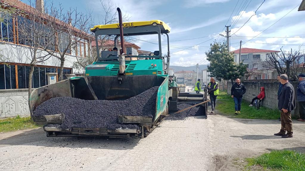 HENDEK’TE ASFALT ATAĞI DEVAM EDİYOR: YENİMAHALLE’DE 4 SOKAK DAHA TAMAM